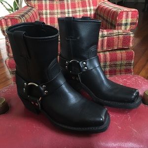 Frye short black harness boot